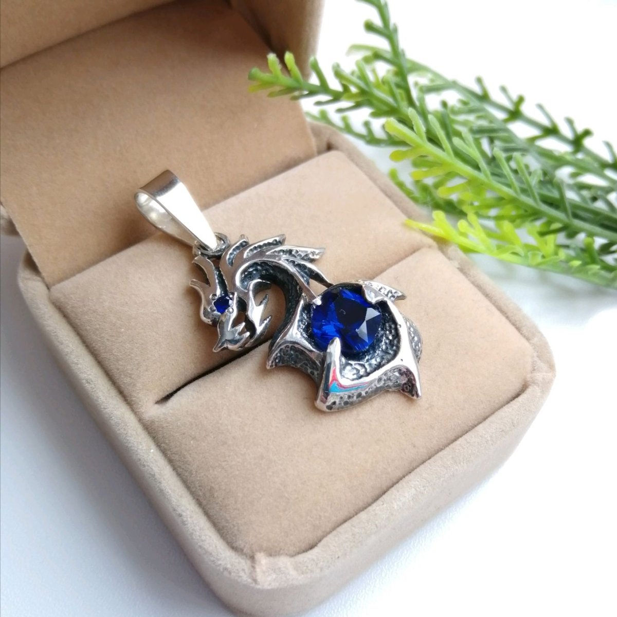 Украшения в виде дракона