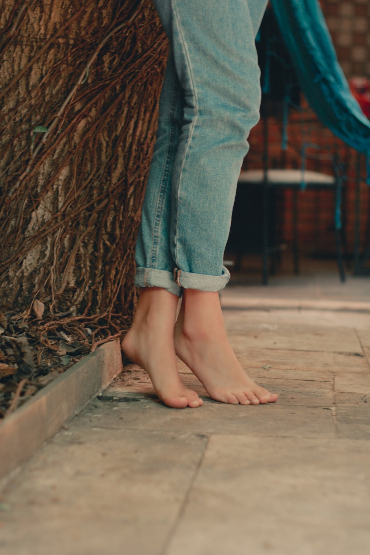 Юлия Высоцкая в белых джинсах