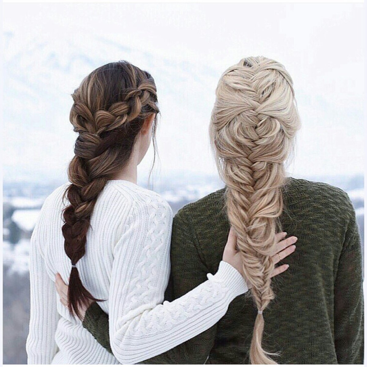 Подружки с косичками