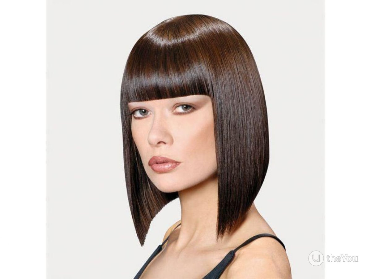 Темные волосы с челкой