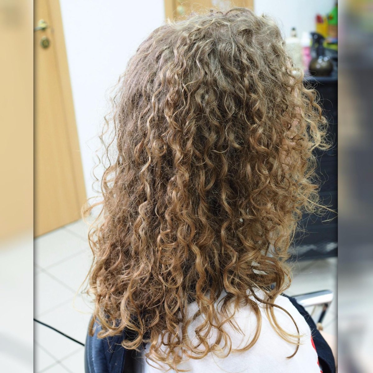 Окрашивание кудрявых волос