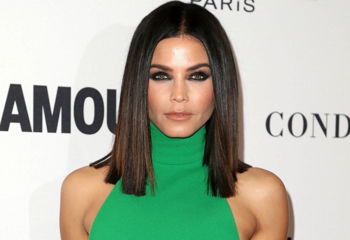 Джессика Альба с темными волосами