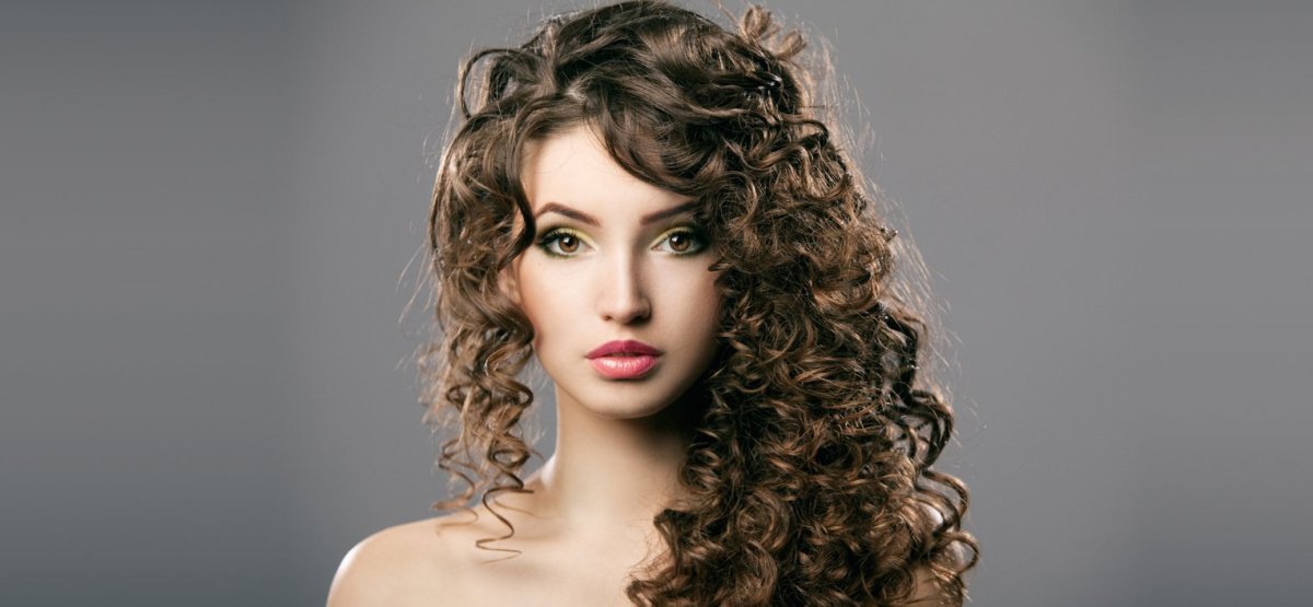 Прически на длинные кучерявые волосы