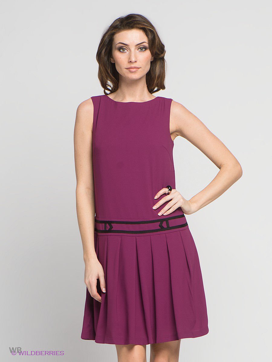 Платье в складку с заниженной талией