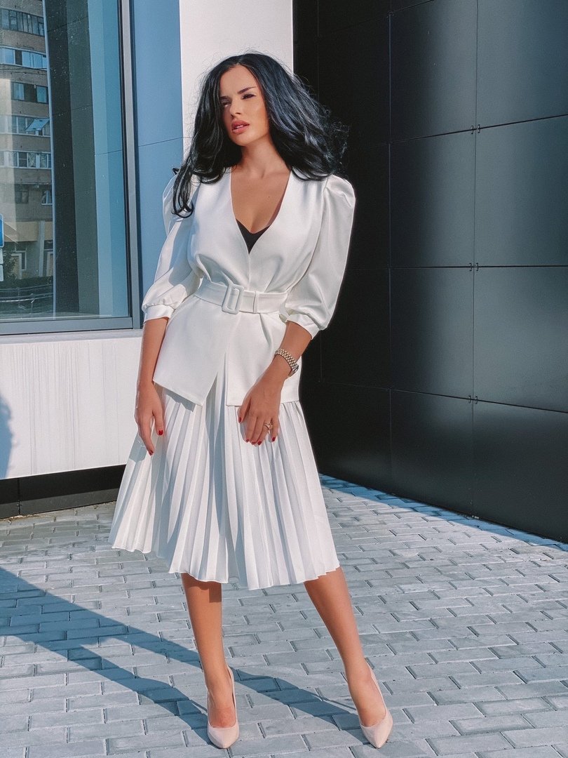 Белое платье плиссе