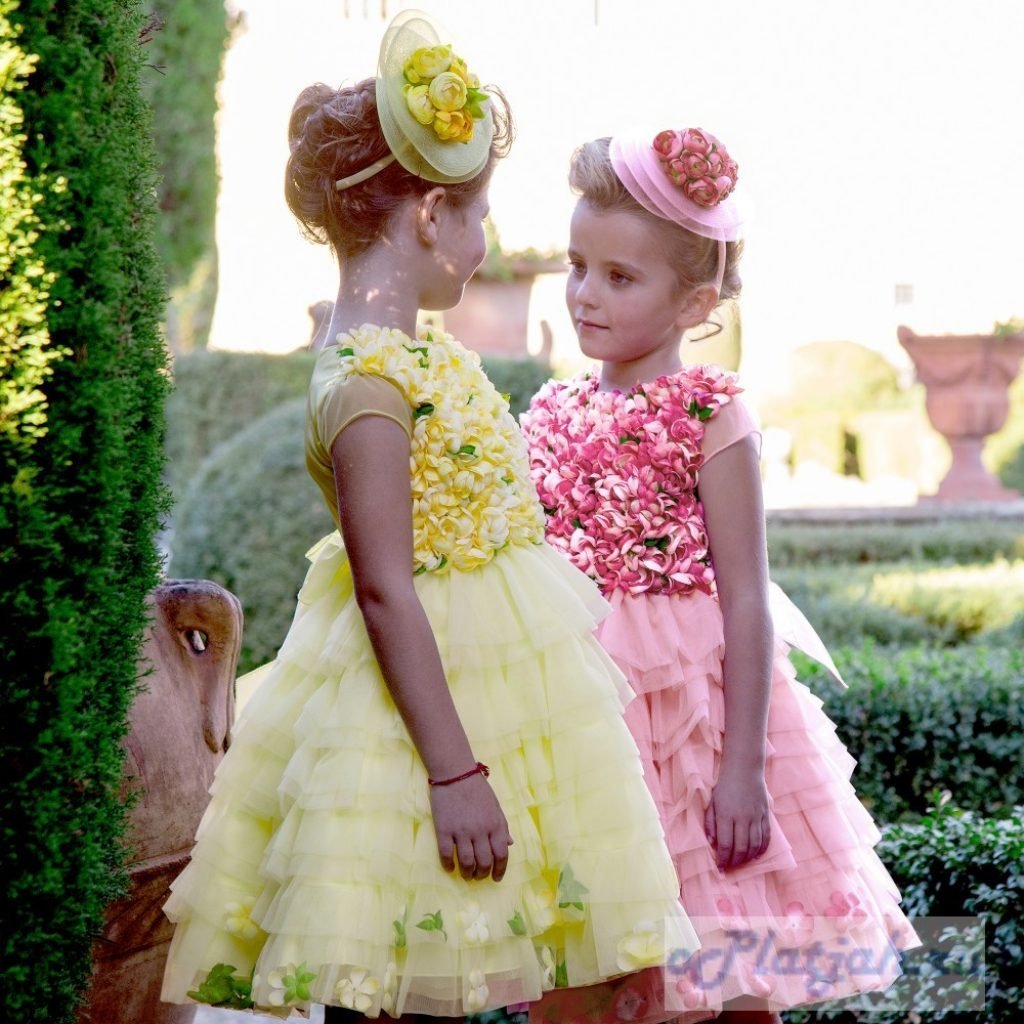 Нарядные платья на выпускной для мамы