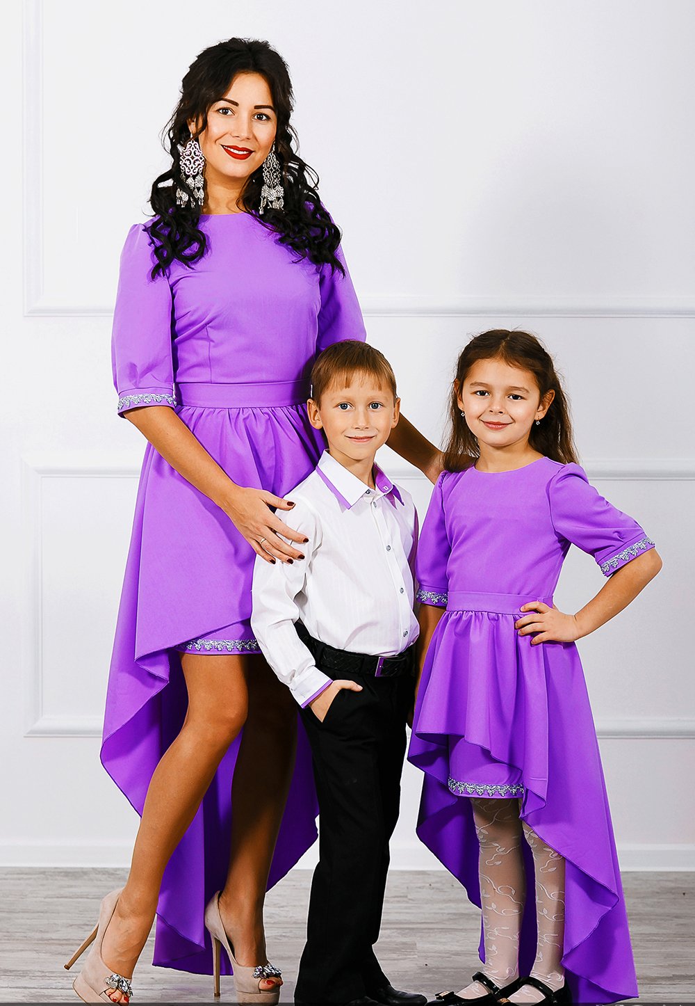 Нарядные платья на выпускной для мамы