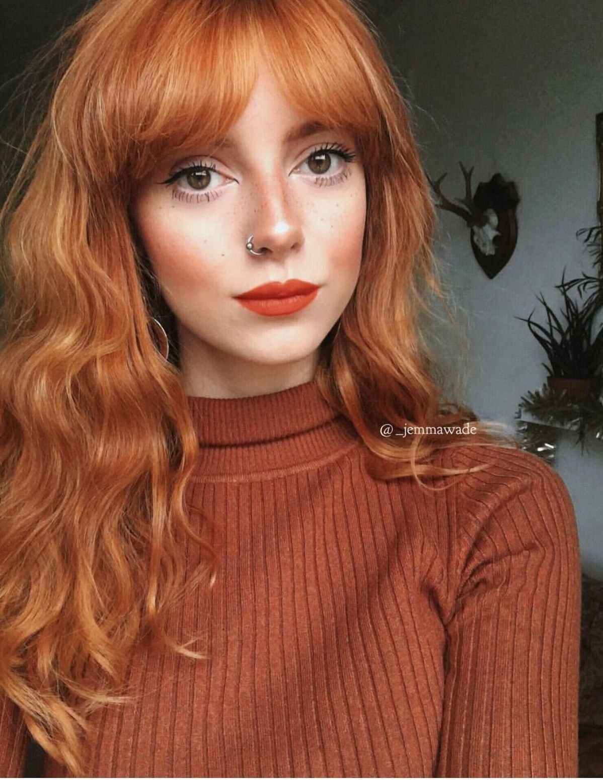 Эмма Стоун с хвостом