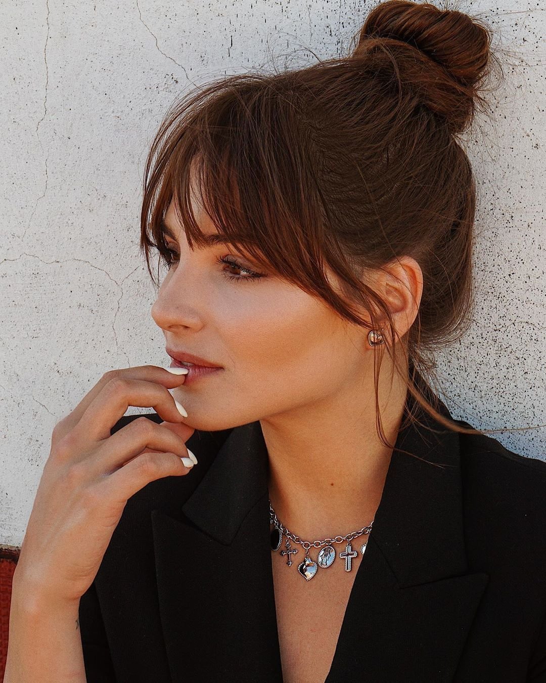 Белла Торн с челкой