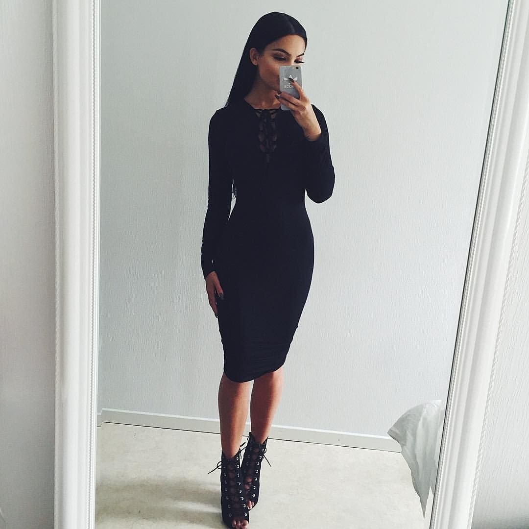 Девушка в платье без лица