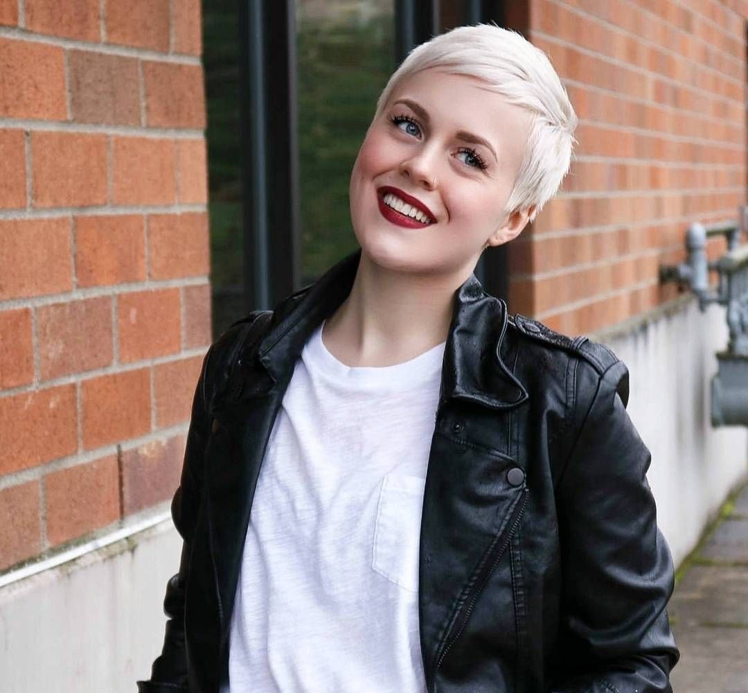 Дарья Мороз стрижка