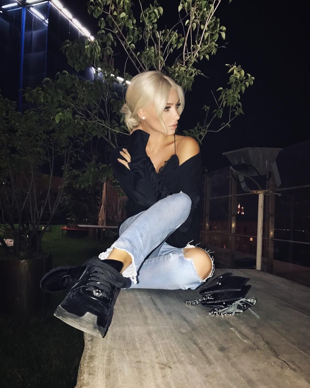 Алена Шишкова в джинсах