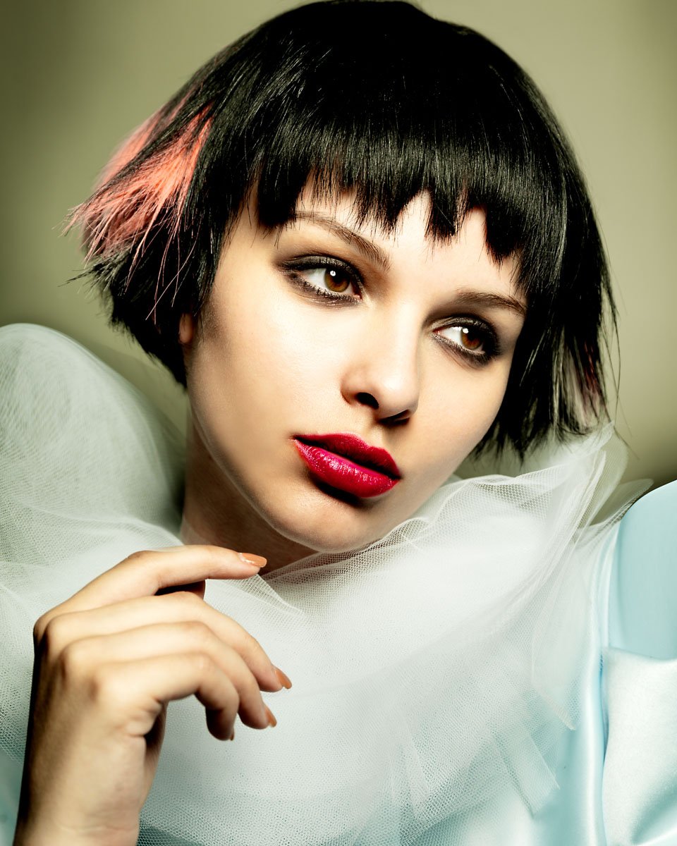 Чёлка наискосок рваная