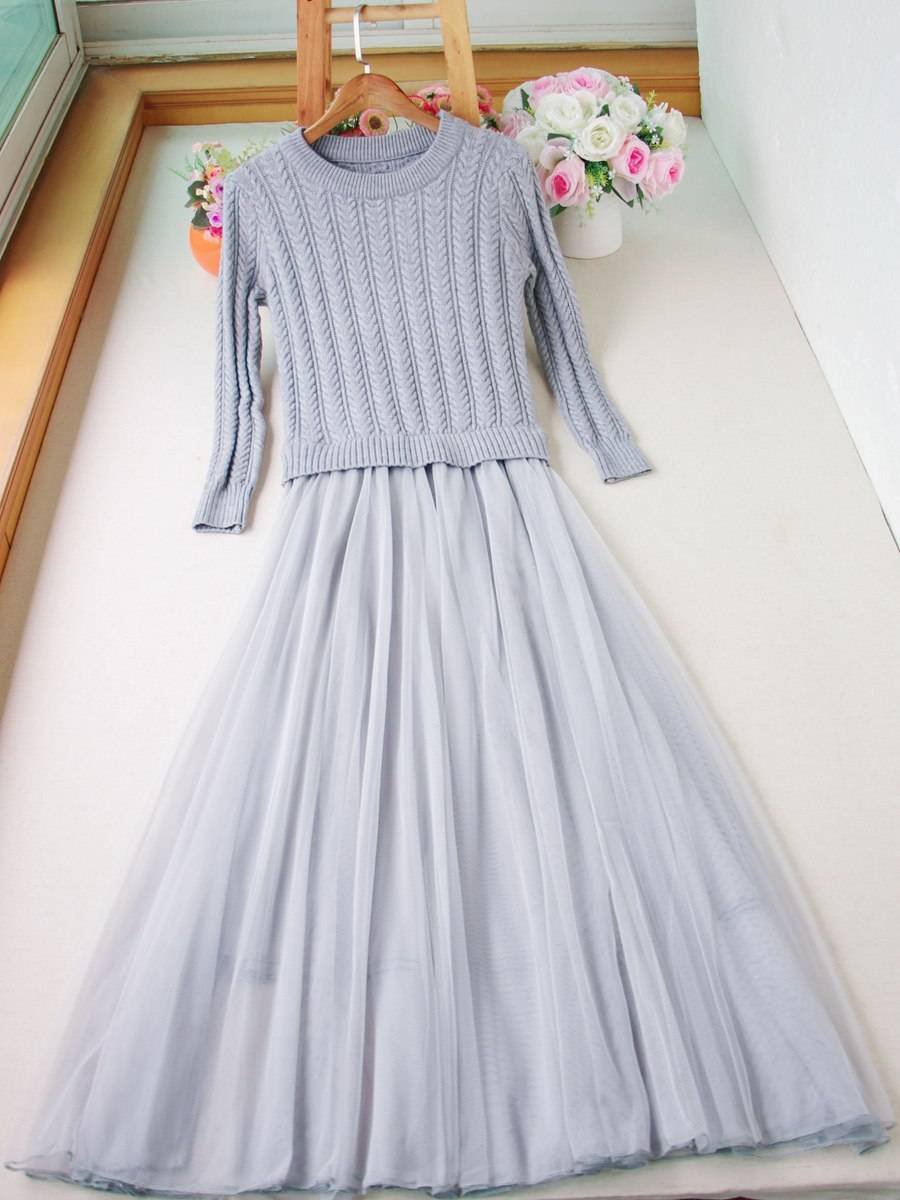 Трикотажное платье с фатином