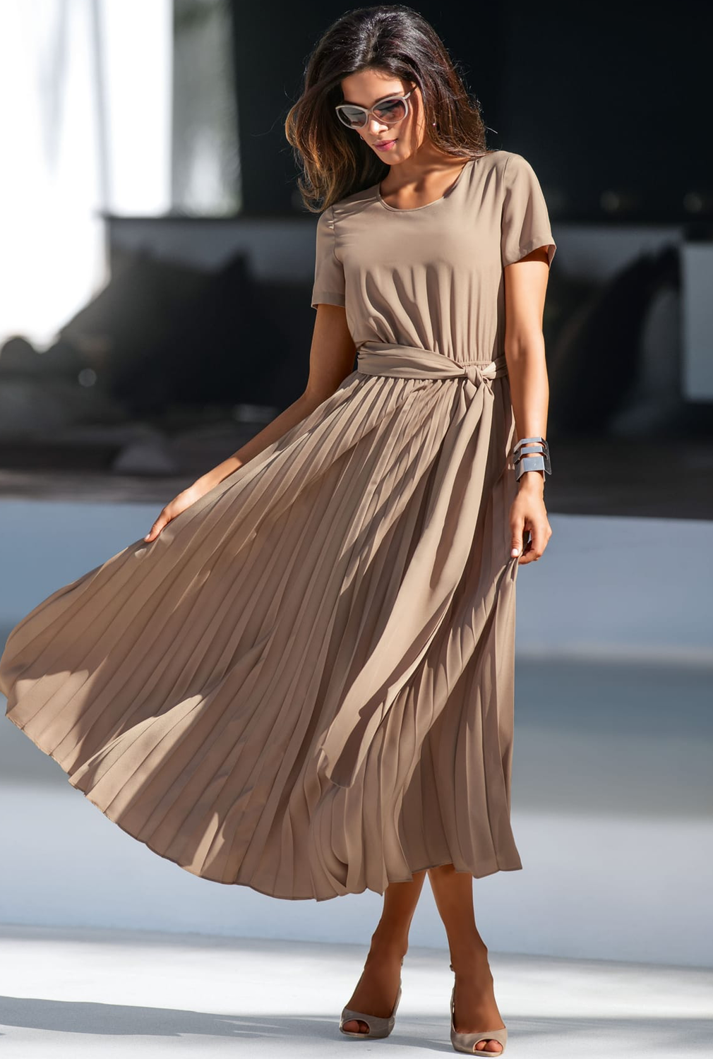 Платье с плиссированной юбкой