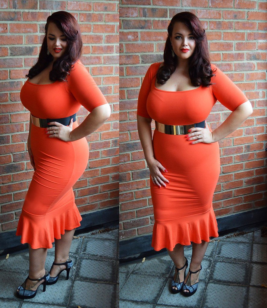 Толсушкатв обтягивающем платье
