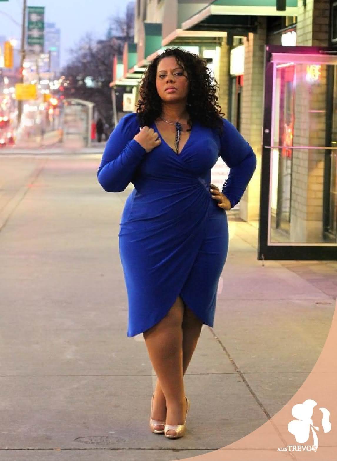 Толсушкатв обтягивающем платье