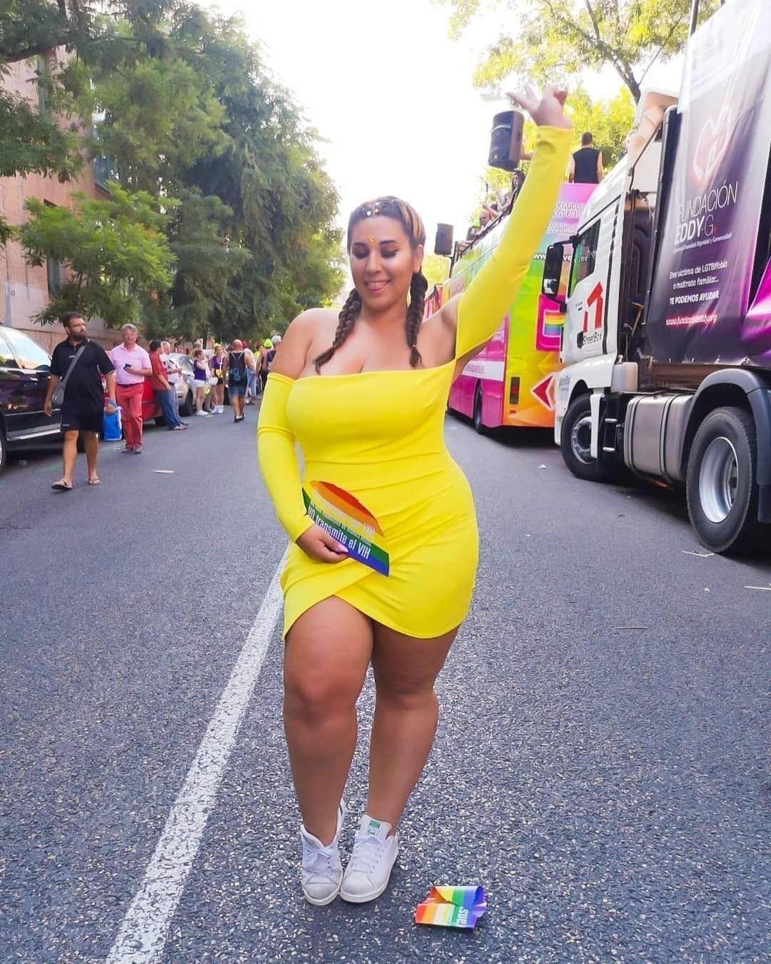 Широкие бедра в обтяжку