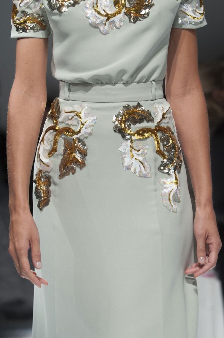 Платье с кружевом