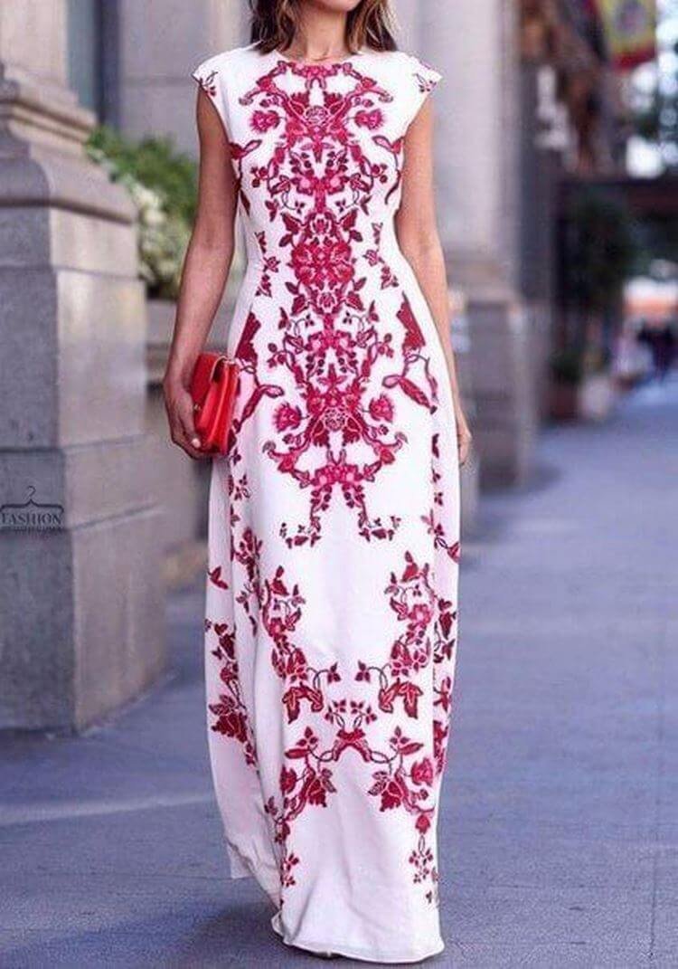 Платье с вышивкой