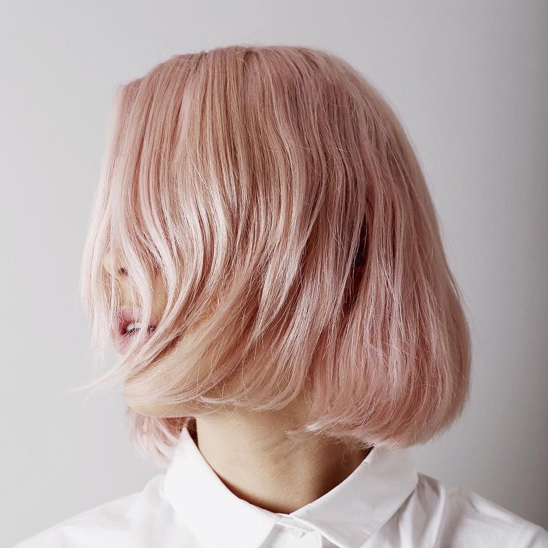 Клубничный блонд на короткие волосы