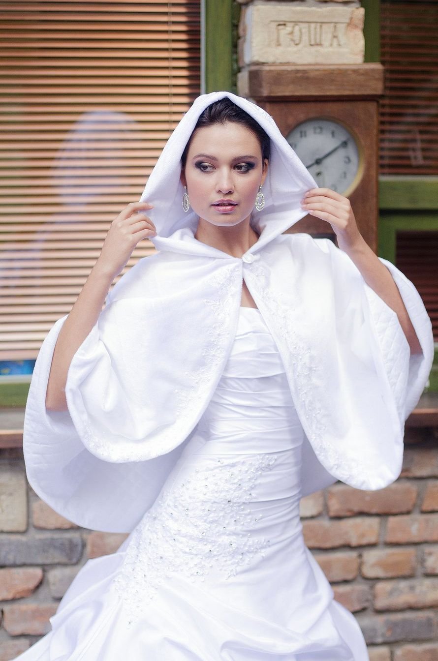 Свадебная накидка с капюшоном