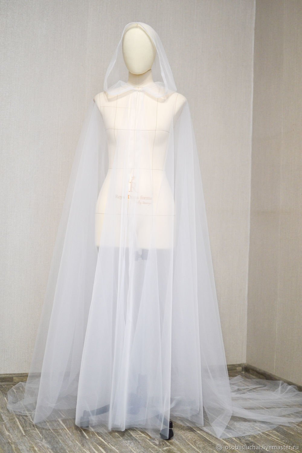 Кейп фата с капюшоном