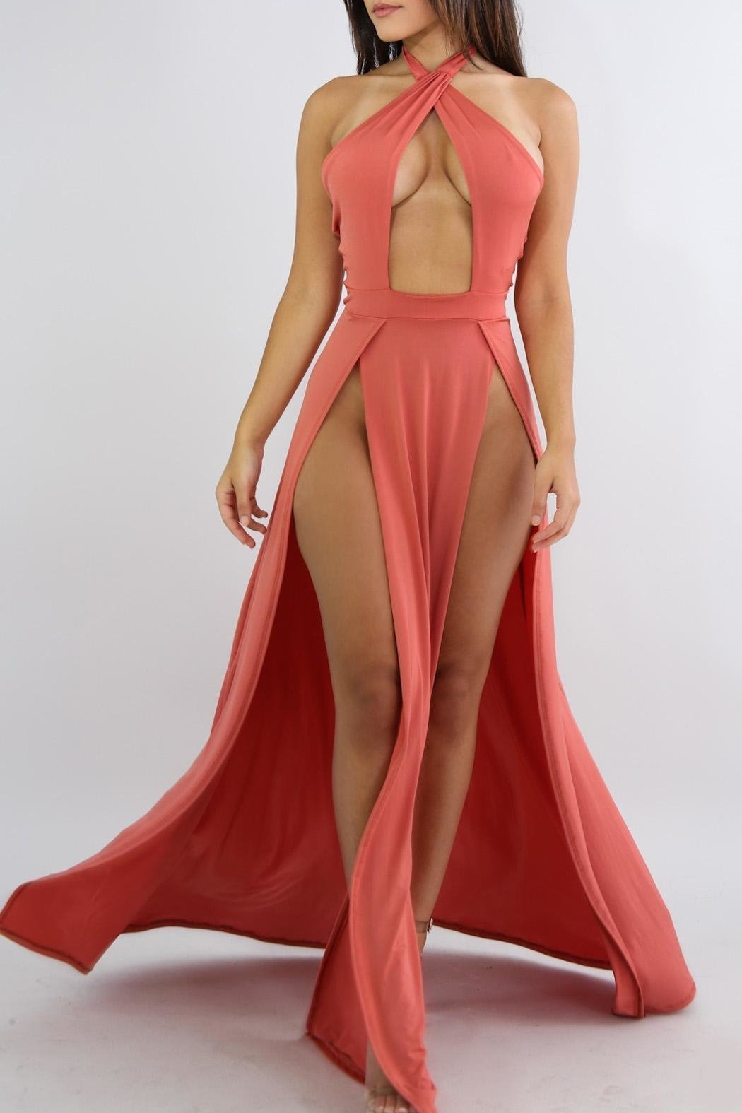 Платье с глубоким разрезом