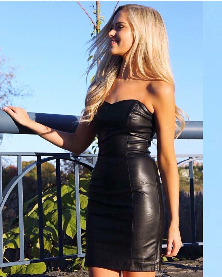 Девушка в платье красивая