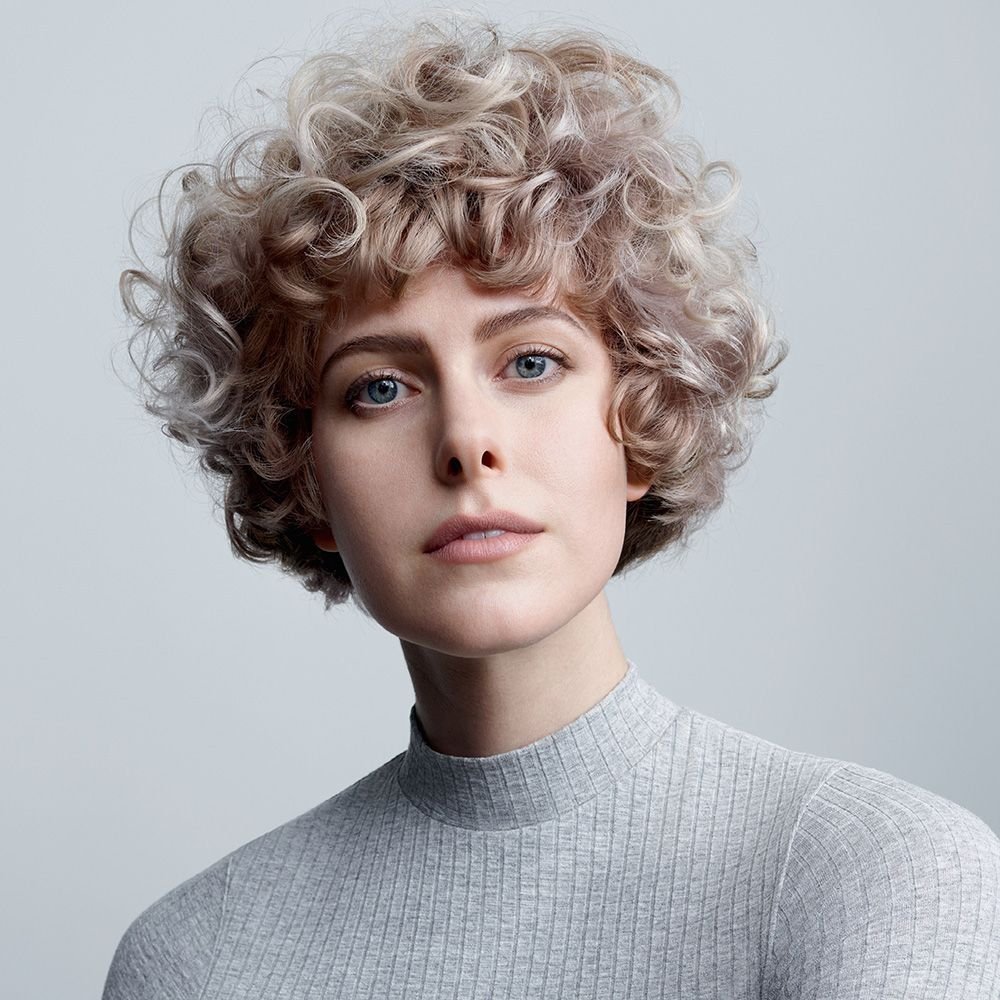 Барбара Ленни с короткой стрижкой