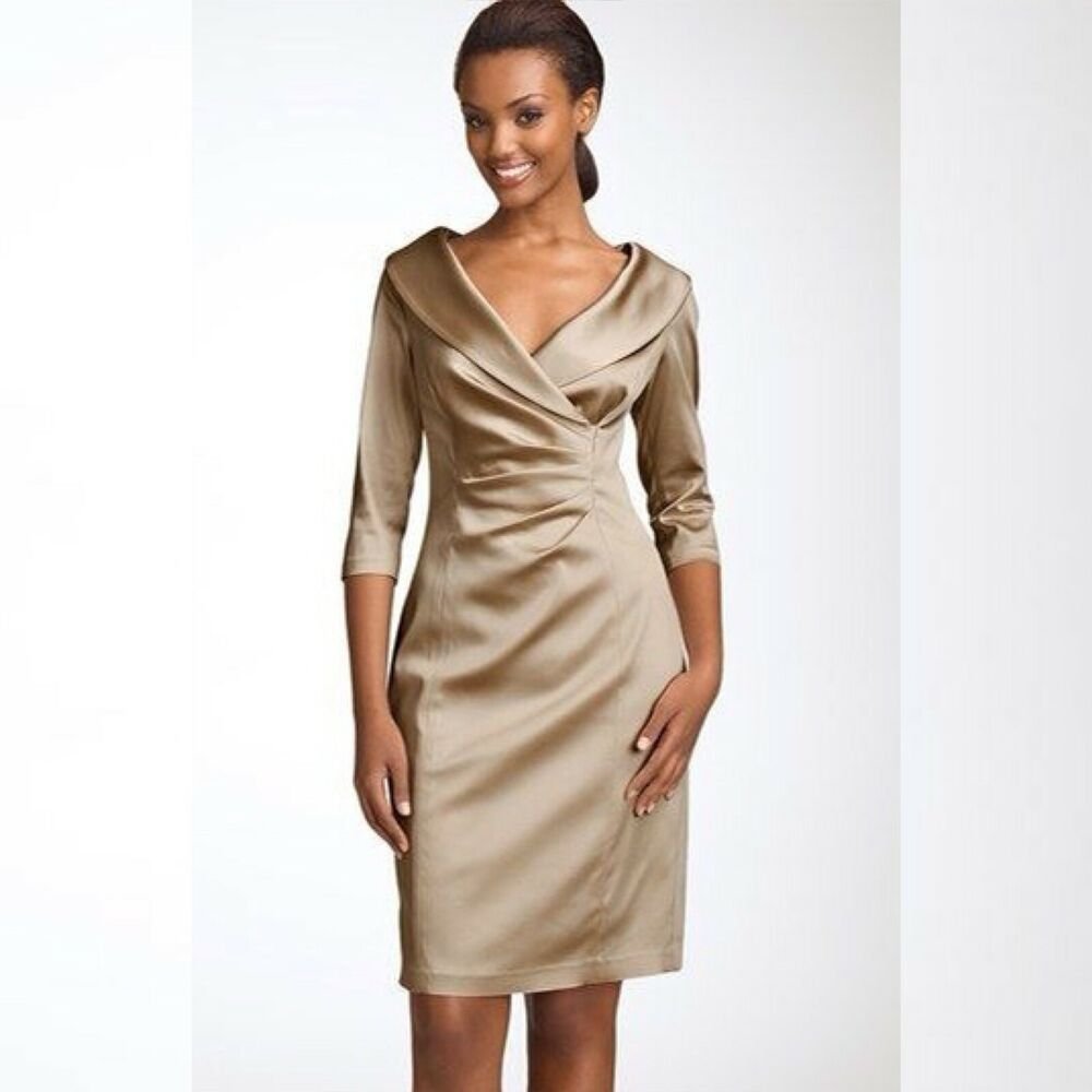 Атласное платье с цветами