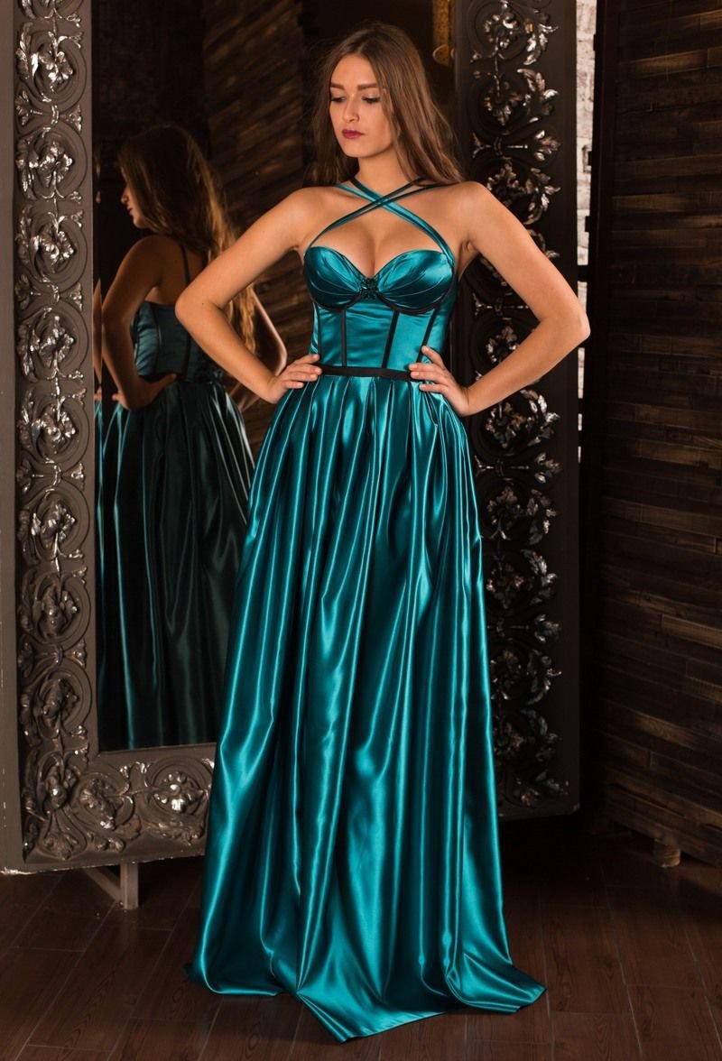 Платье из атласа