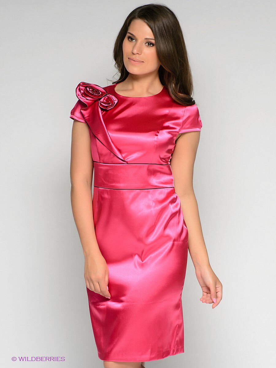 Много красивых платьев