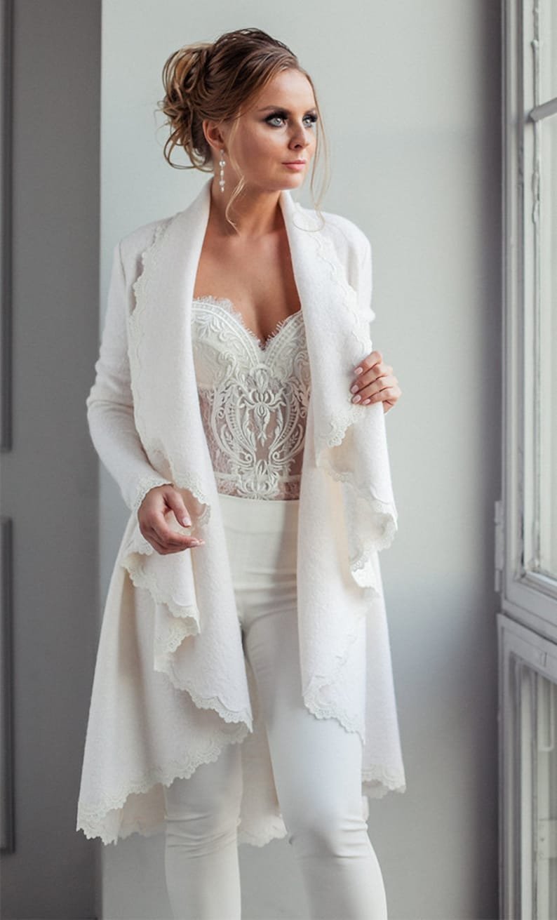 Белое пальто женское