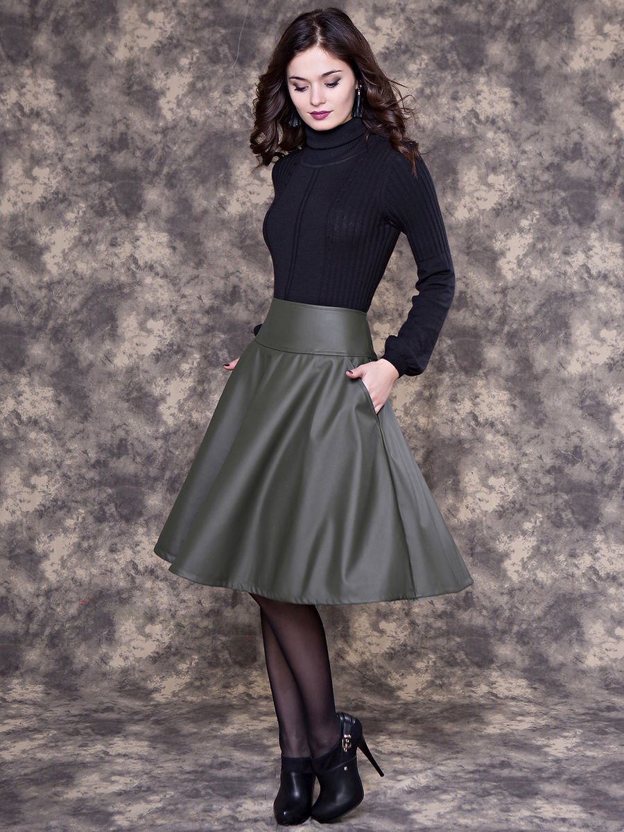 Белое платье с юбкой солнце