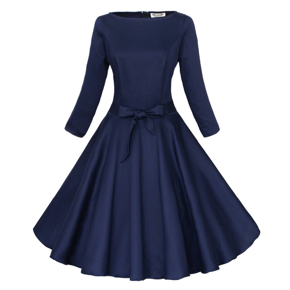 Платье с отрезной талией и пышной юбкой