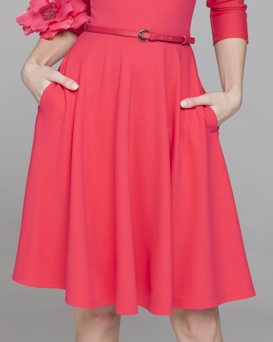 Платье до колена с длинным рукавом