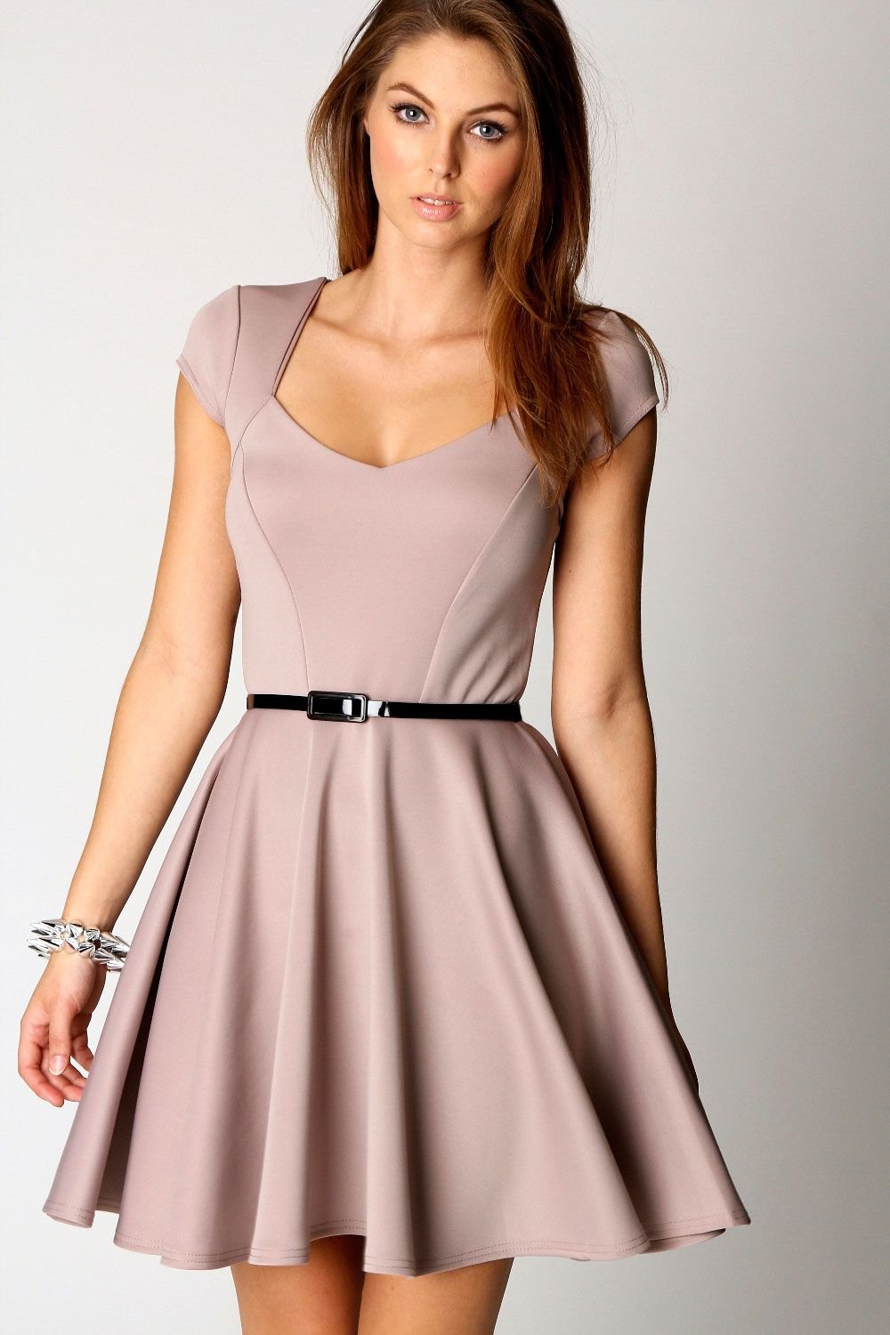 Платье с пышной юбкой