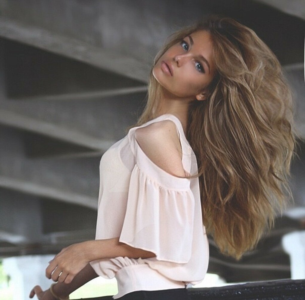 Модели с русыми волосами