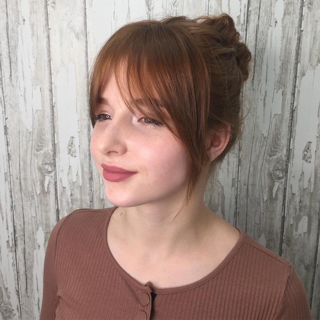 Хлоя де Баррос с челкой