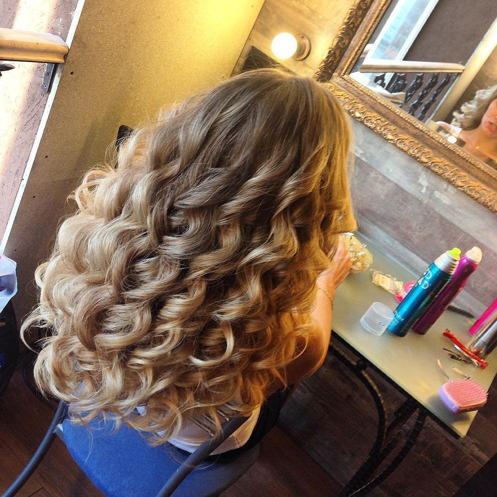 Локоны на конусную плойку