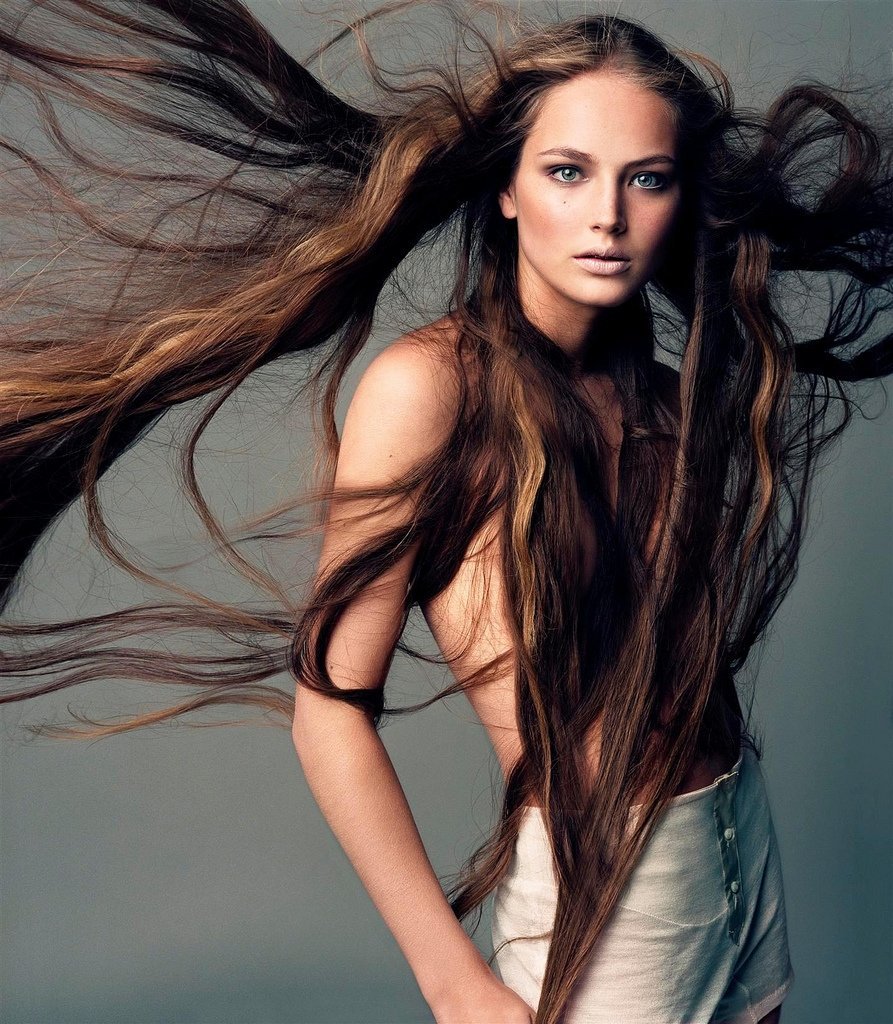 Руслана Коршунова с длинными волосами