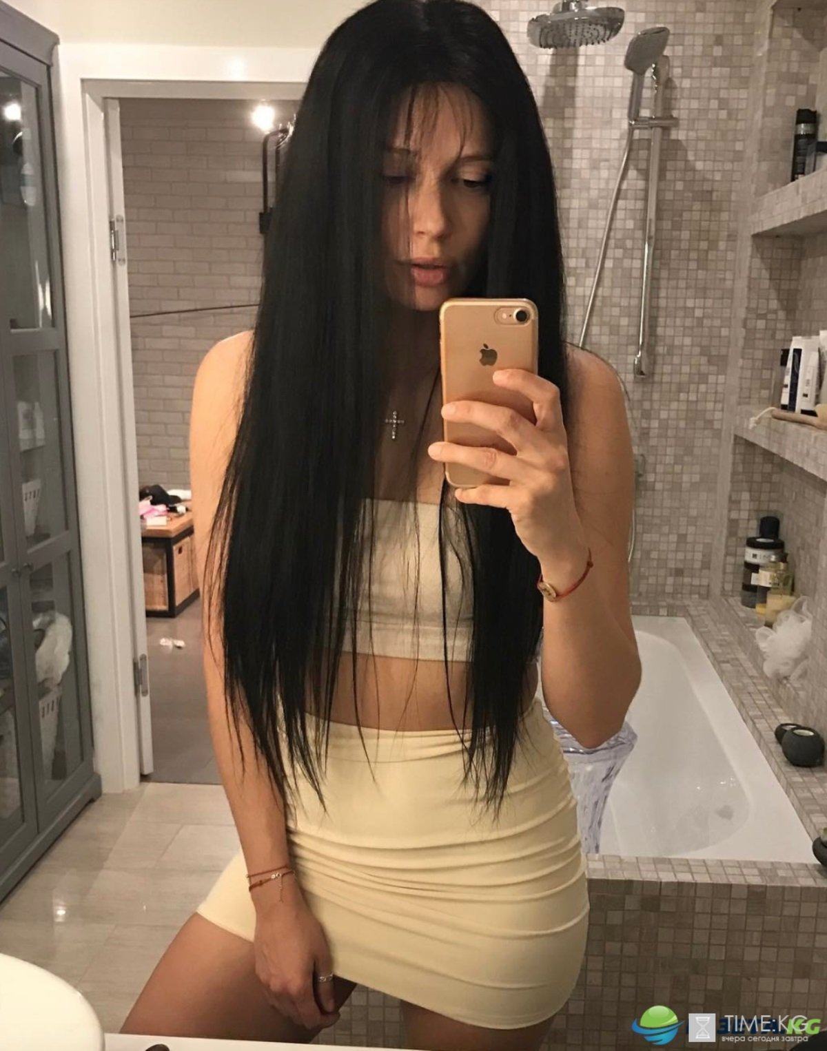 Наталья Рудова с черными волосами