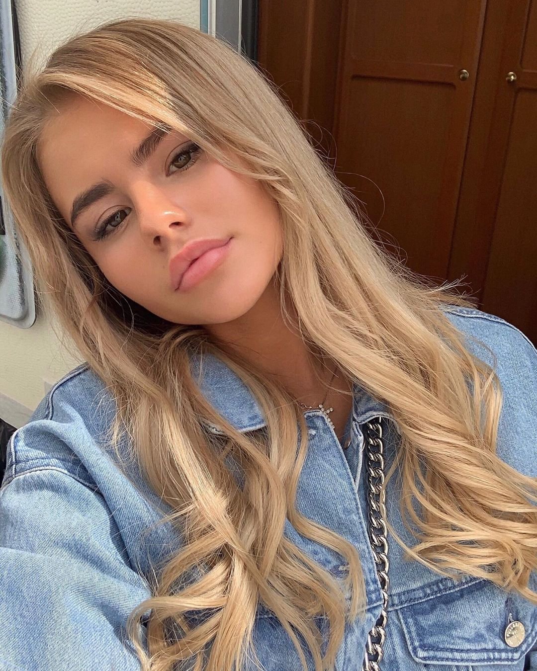 Леля Баранова волосы