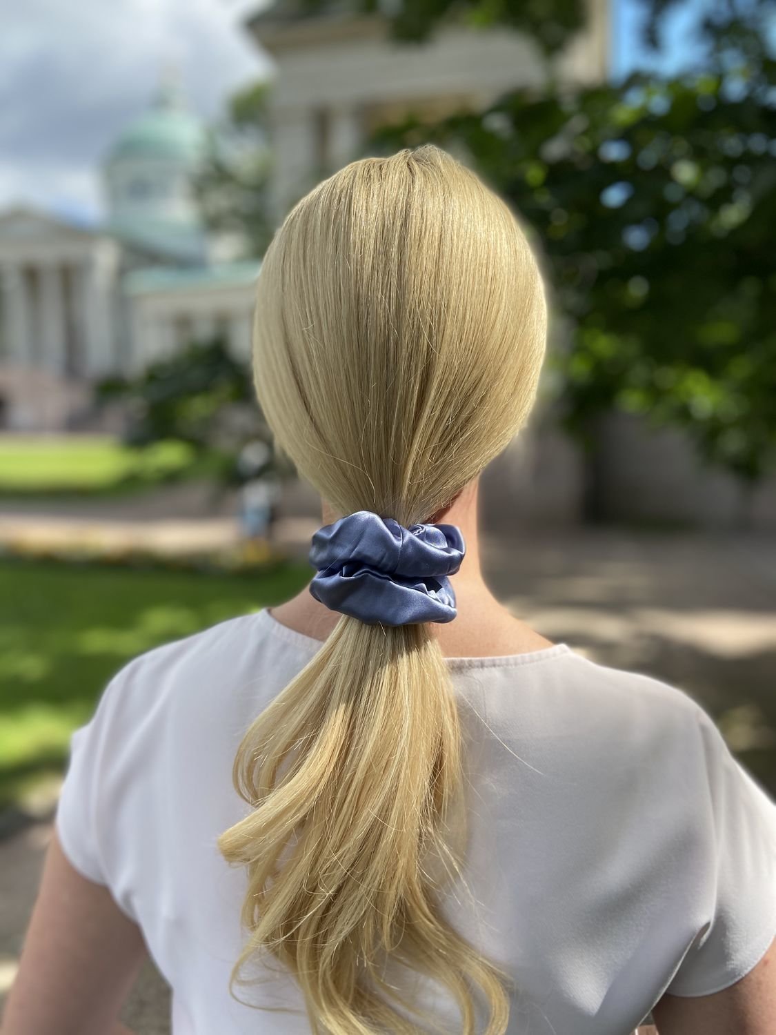 Прически с объемными тканевыми резинками