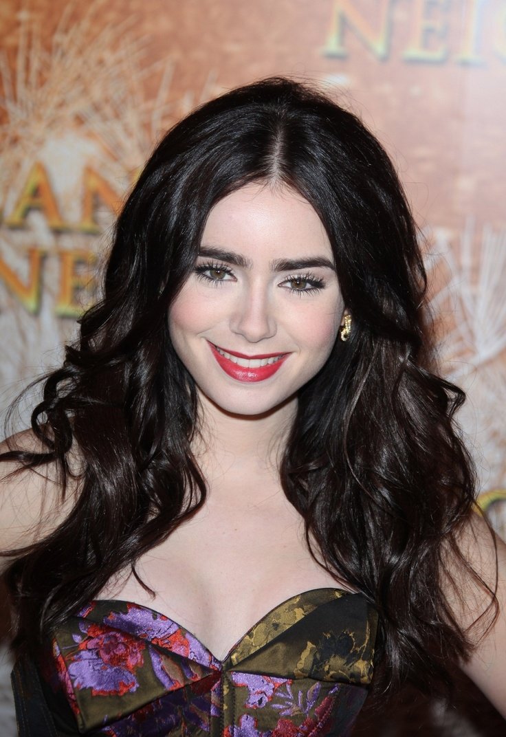 Лили Коллинз бледная кожа