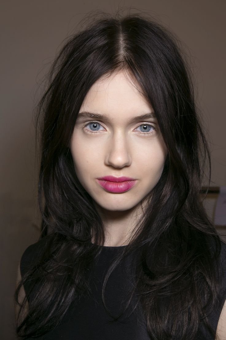 Фарфоровая кожа черные волосы