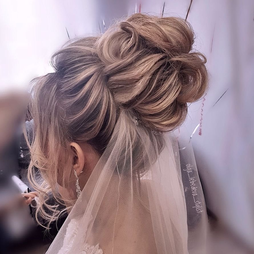 Свадебная прическа пучок с фатой