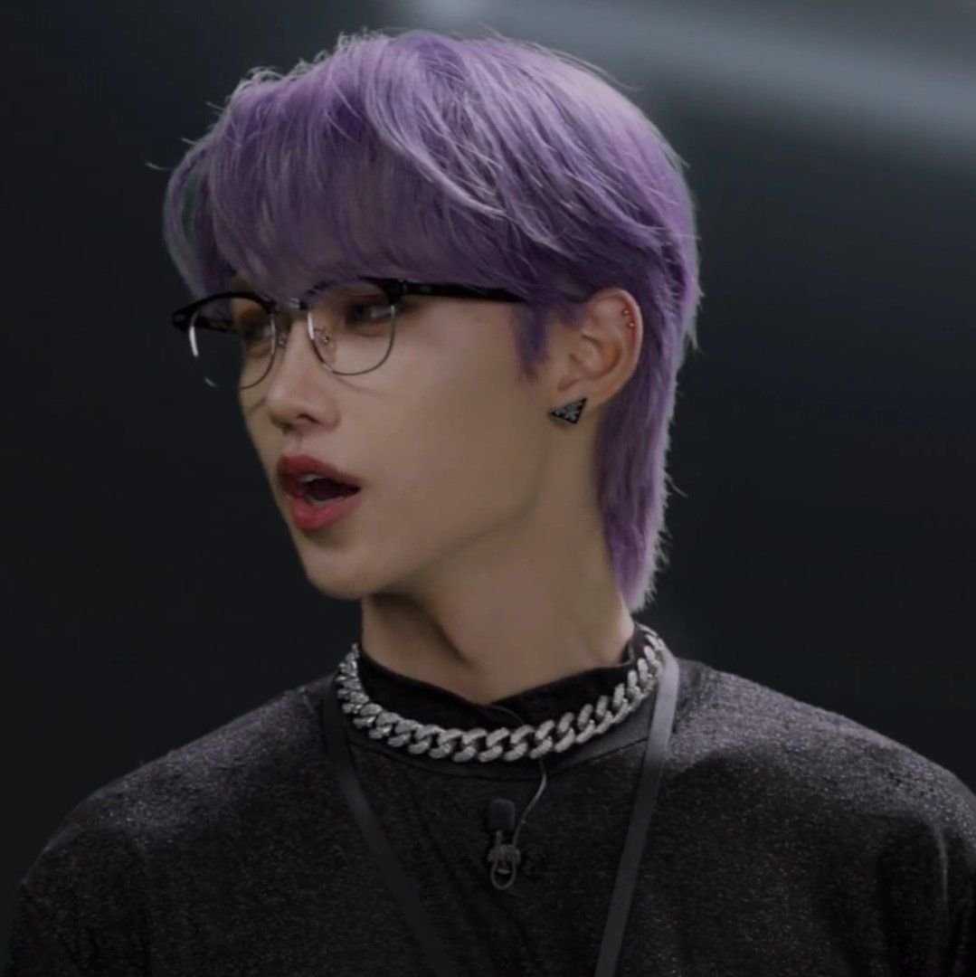 Феликс с фиолетовыми волосами