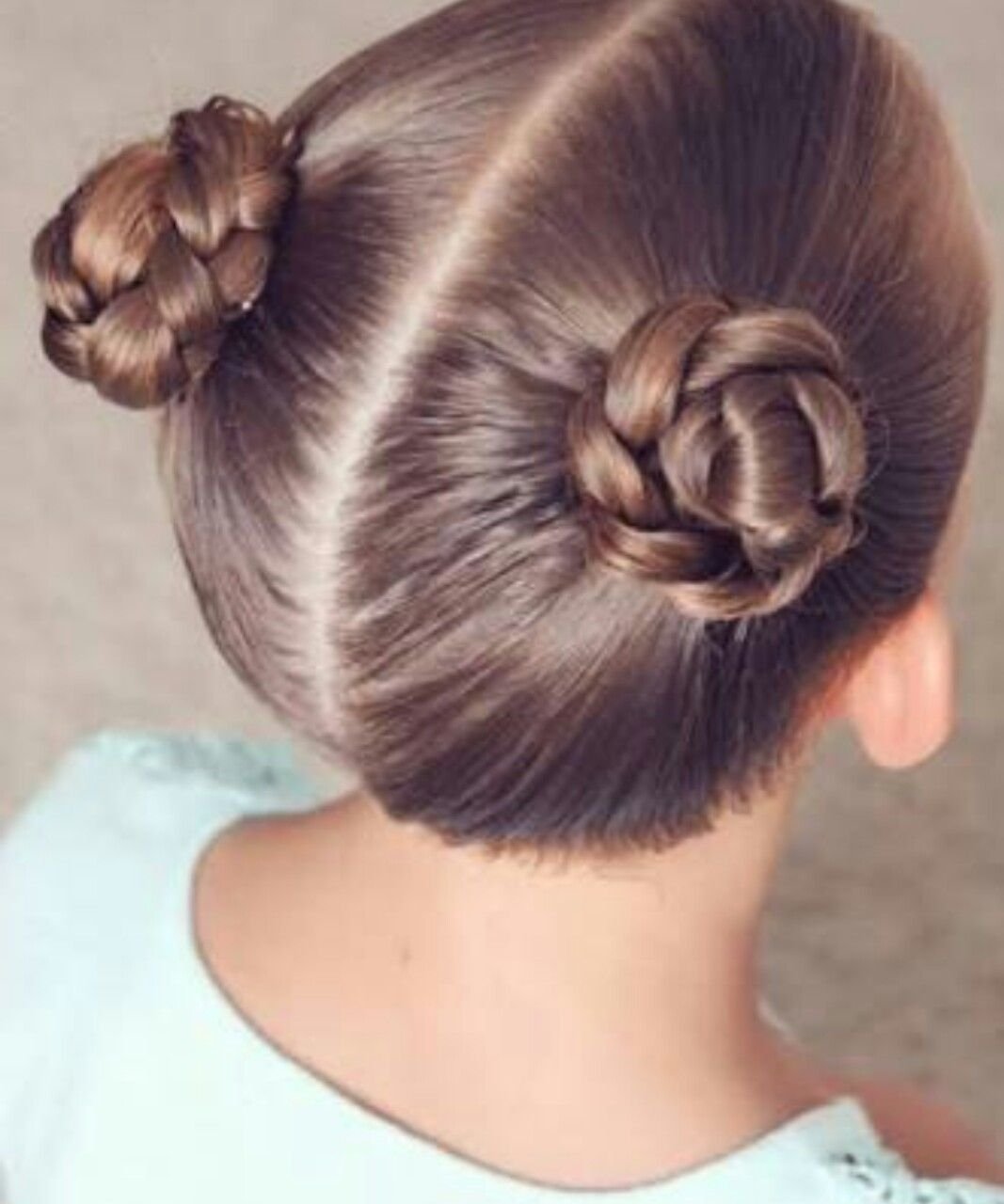 Прическа шишка для девочки